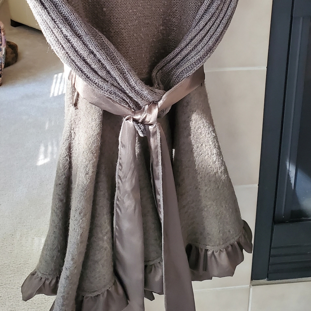 Dress - Picture 2 of 11
